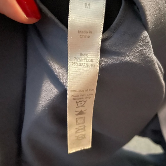 Key hole sports bra - Picture 4 of 6